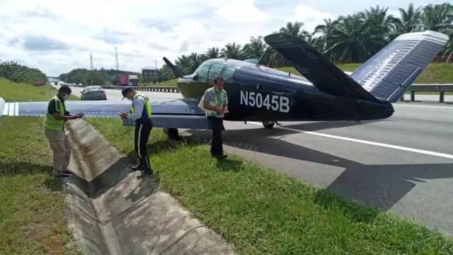 驚險一幕！新加坡飛機緊急迫降馬國的高速公路