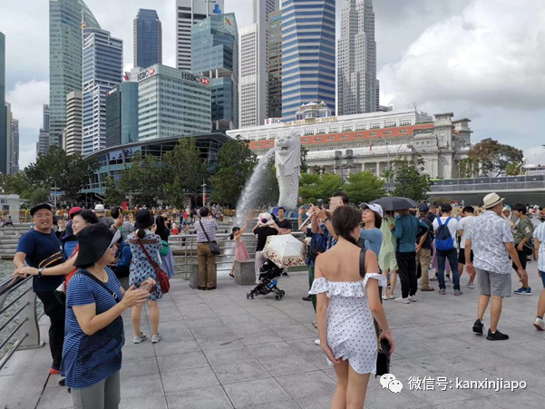 “在新加坡外出都不愁下雨沒帶傘，也不怕曬到熾熱太陽”