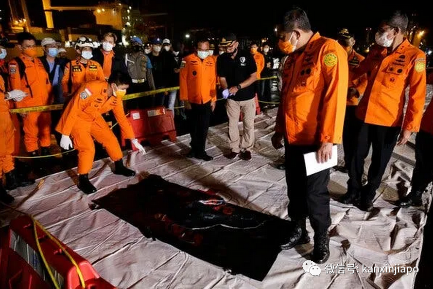 飛機從萬尺高空墜落！62人遇難，已發現遺體殘骸