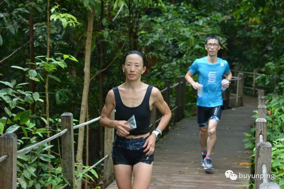 新加坡最高峰的跑山越野賽，冠軍竟然是一位陪讀媽媽？