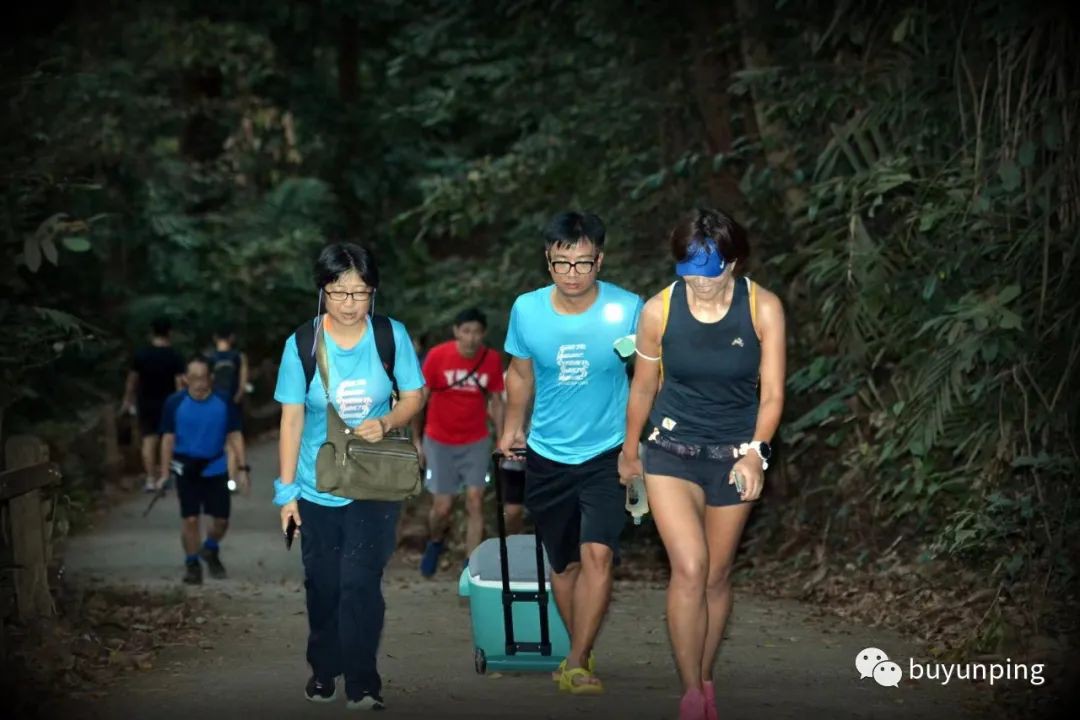 新加坡最高峰的跑山越野賽，冠軍竟然是一位陪讀媽媽？