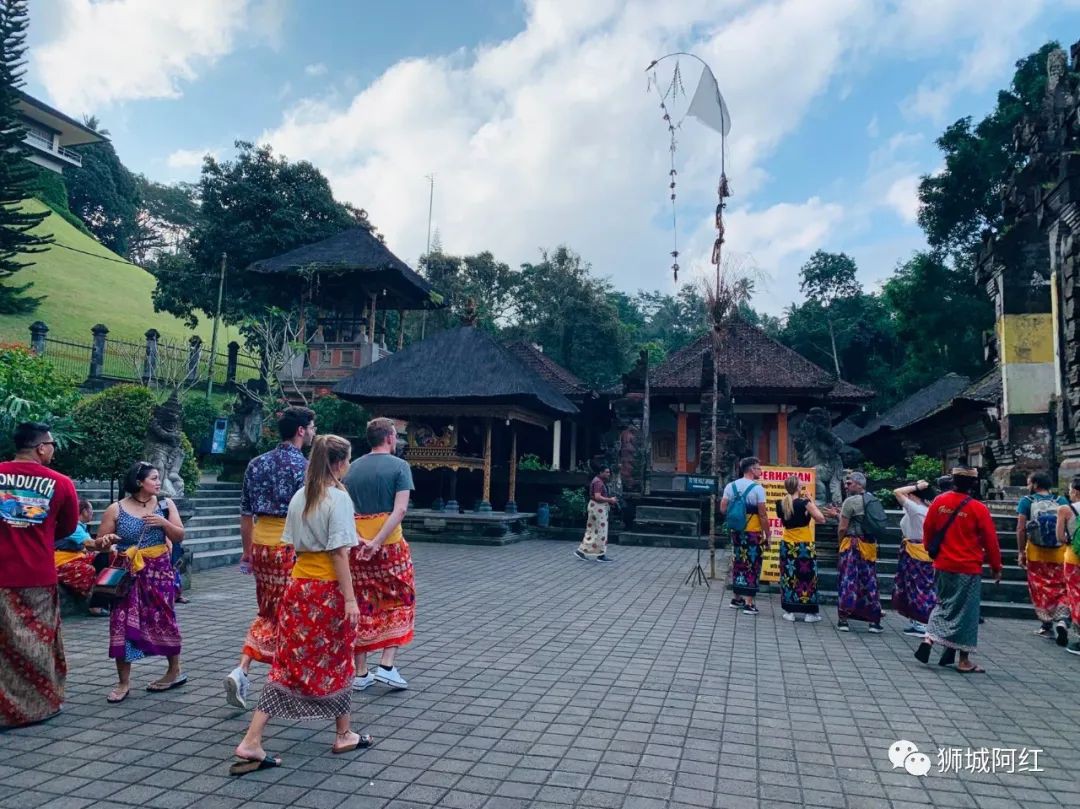 “遊玩巴厘島，我喝了貓屎咖啡，還在崖上被人扯住了頭發...”