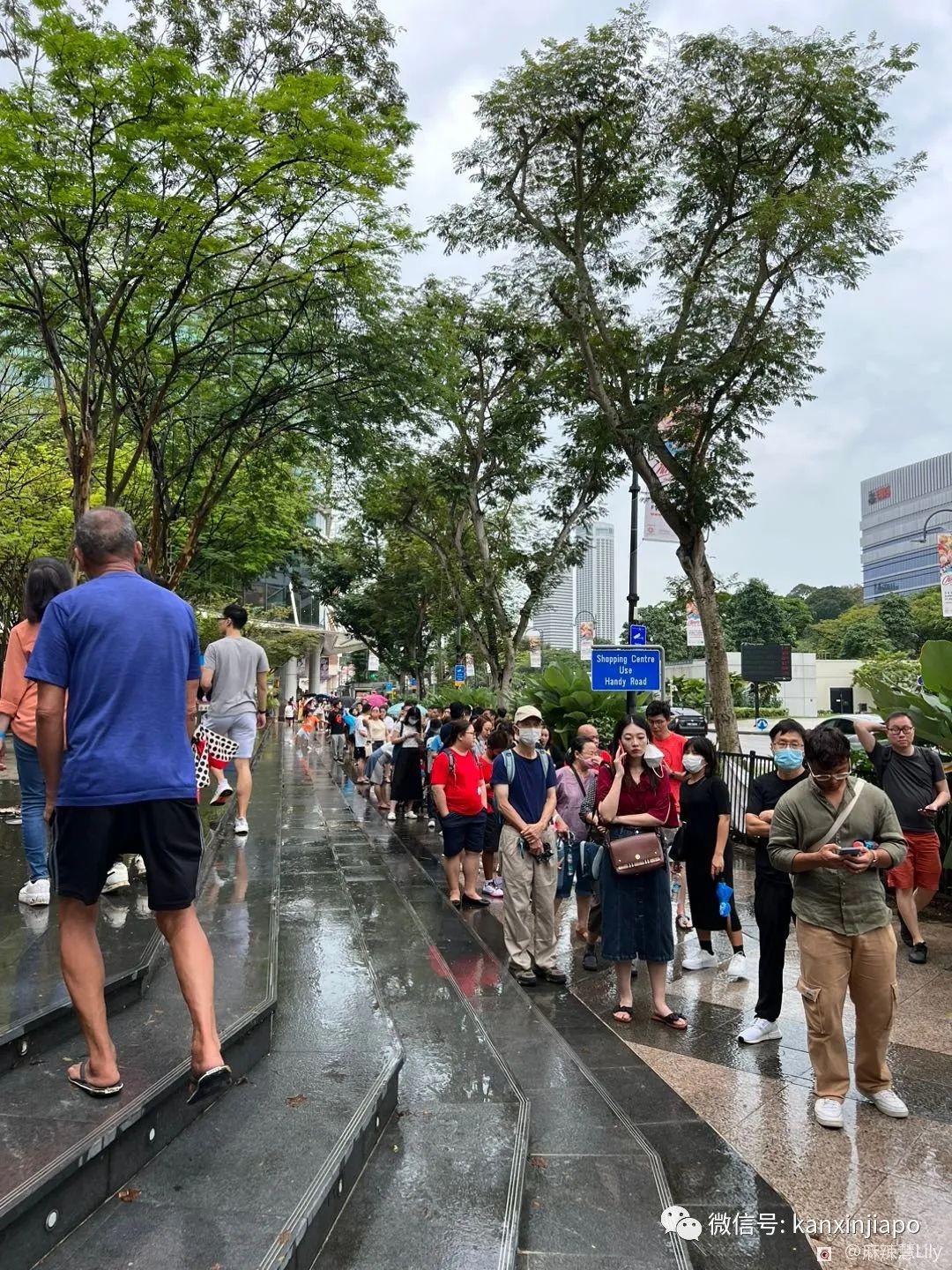 百人冒雨排隊進新加坡總統府！參觀一小時，卻……