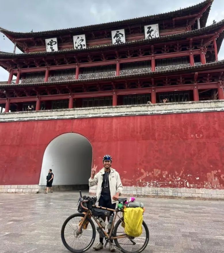 新加坡男子骑行137天，体验一场从新加坡到中国的冒险之旅