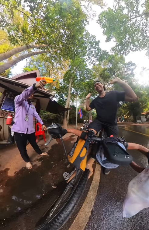 新加坡男子骑行137天，体验一场从新加坡到中国的冒险之旅