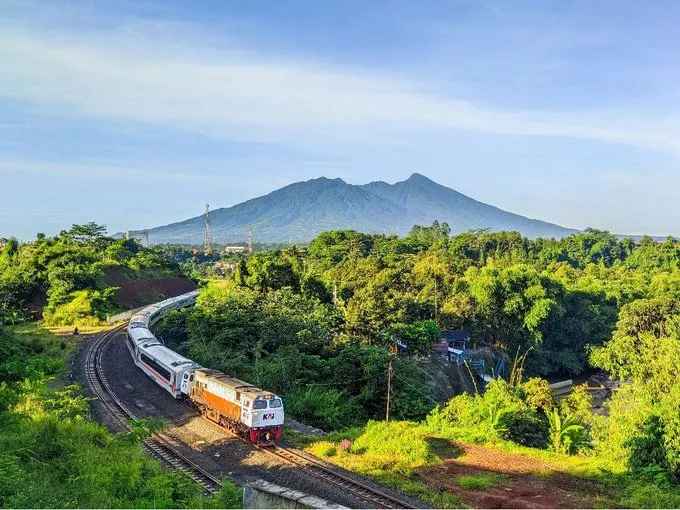 印尼风景天花板！坐着火车游爪哇，重新定义旅行